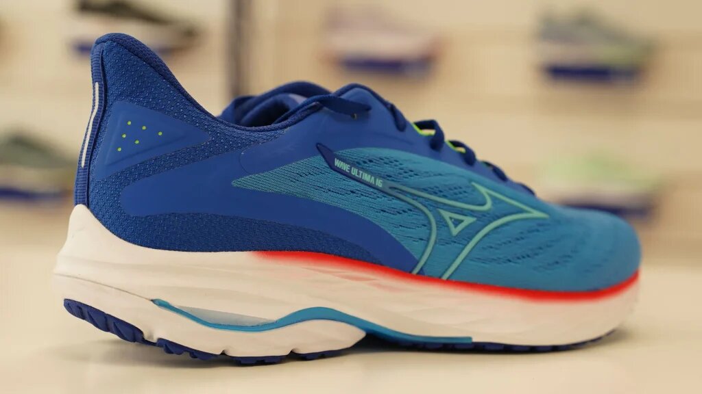Mizuno Wave Ultima 16