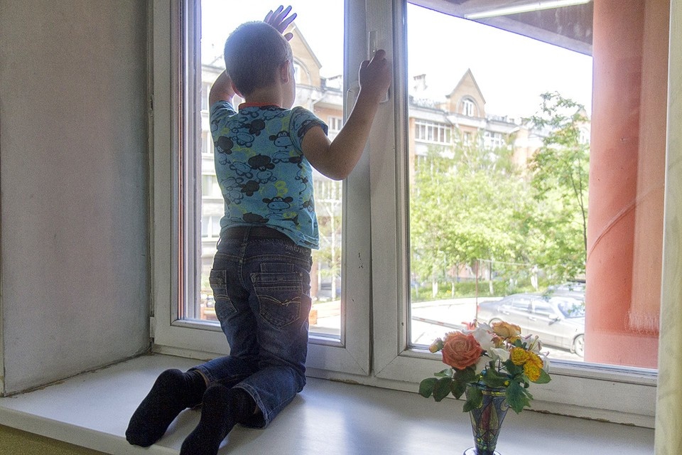    Оставаться дома одному — это не только практическая необходимость для родителей, но и важный этап в развитии ребенка. Юлия ПЫХАЛОВА