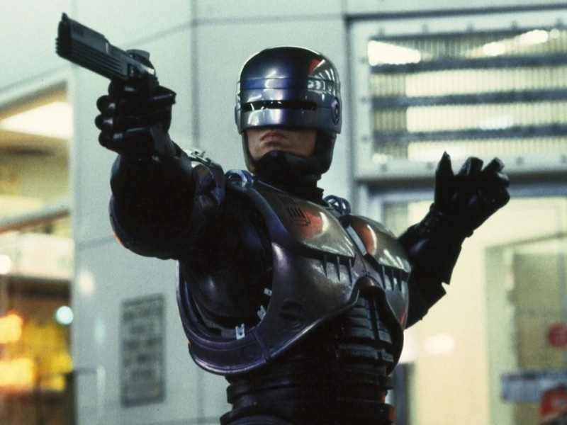    В Шанхае робот-полицейский впервые вышел регулировать уличное движение