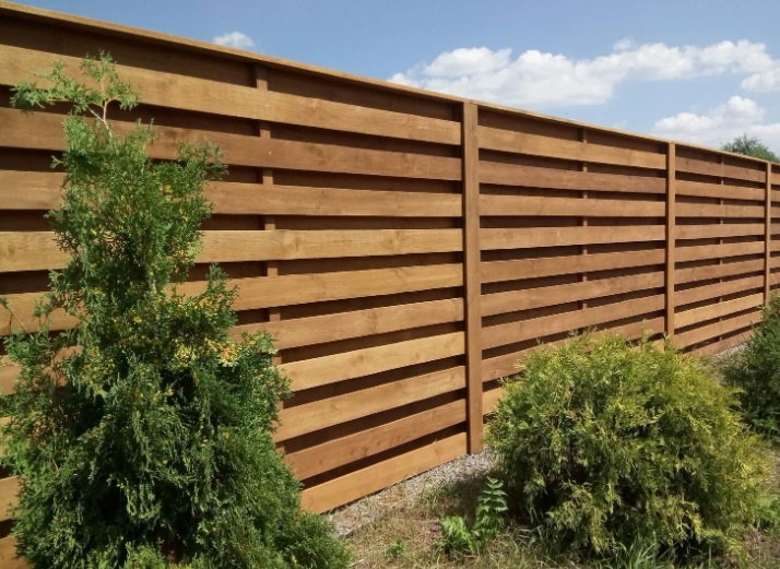 Построить забор несложно, сложно доставить доски для него. Фото: Яндекс.Картинки