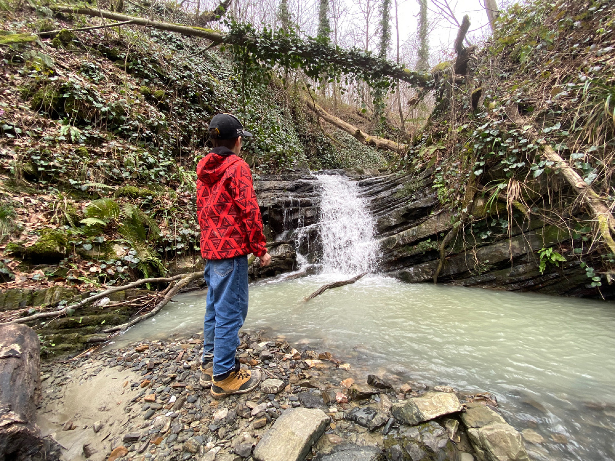 Ручей Холодная балка зимой (еле спустились к этому водопаду).