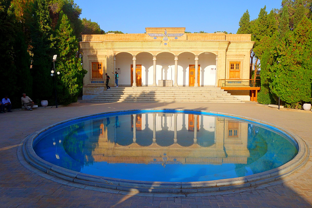 Зороастрийский храм Огня Атешкадех в Йезде.