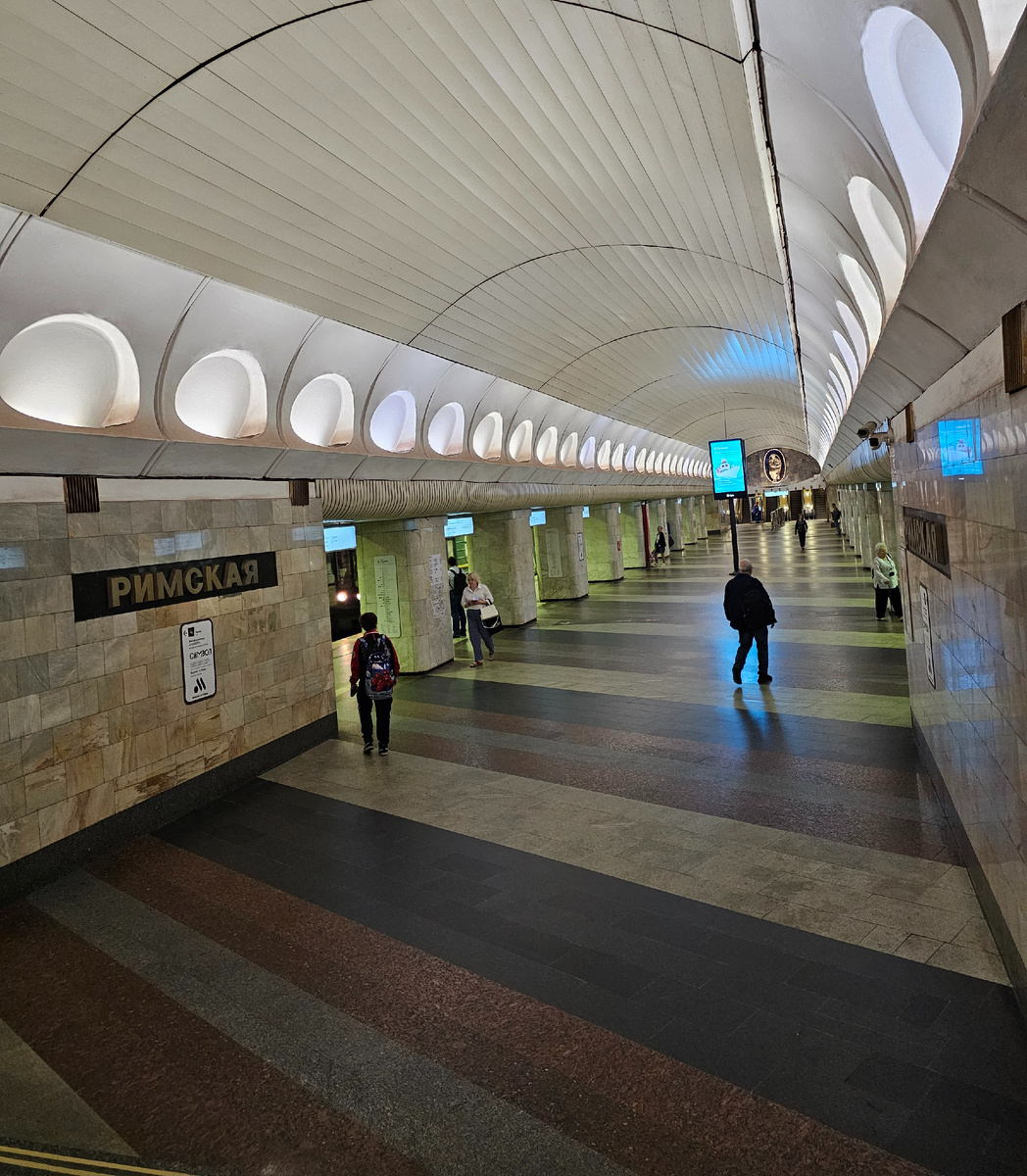 Станция метро Римская (автор фото Л.Баева)