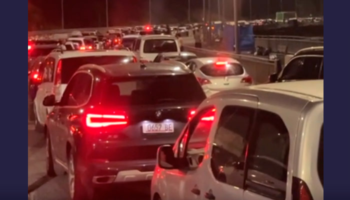 В пробке. Фото: кадр из видео