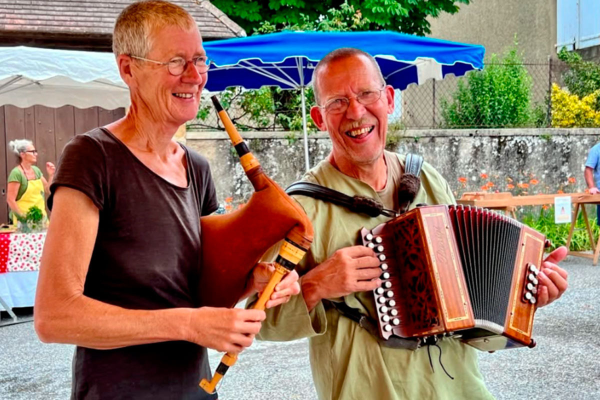 Обычные люди не задумываются об этом. Они просто ощущают, что мир реален