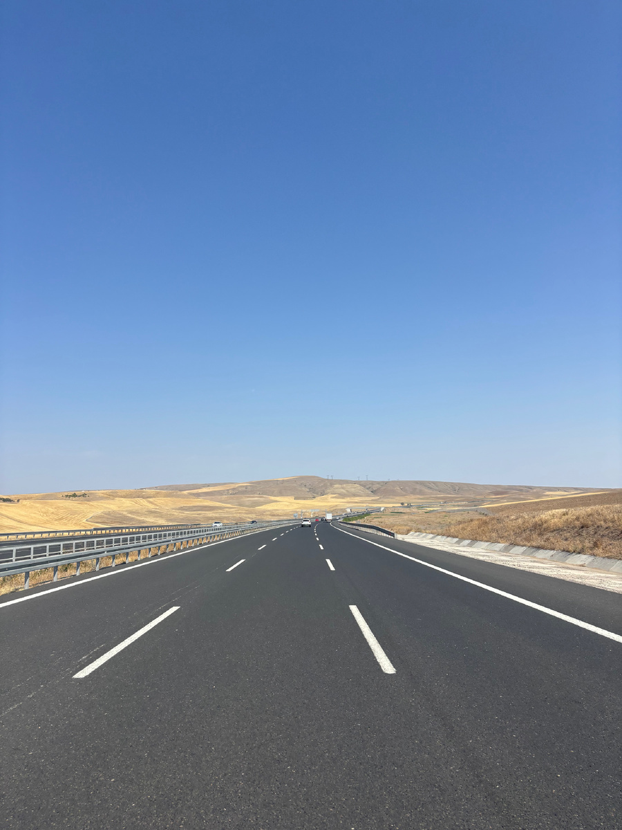 Шестиполосная автомагистраль (платный участок)