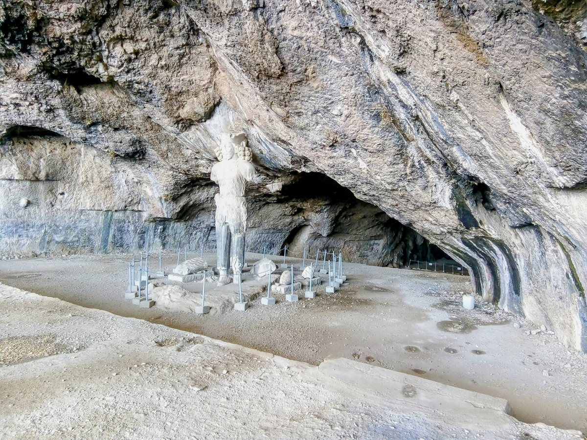 Пещера Шапура