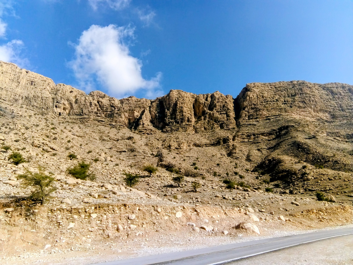 Горы, близ города Казерун 