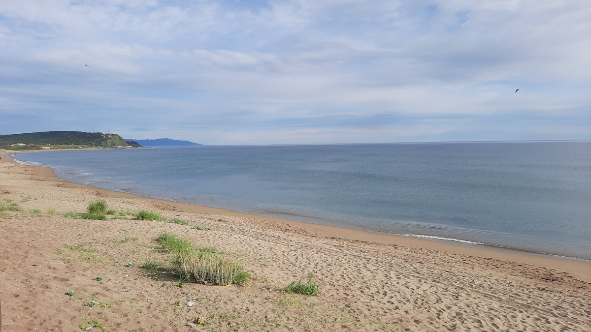 Пляж и Охотское море