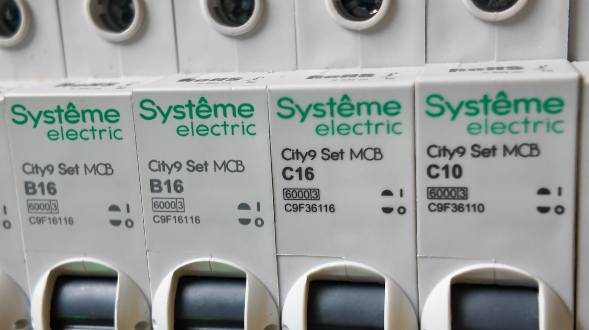 B16 и C16 рядом