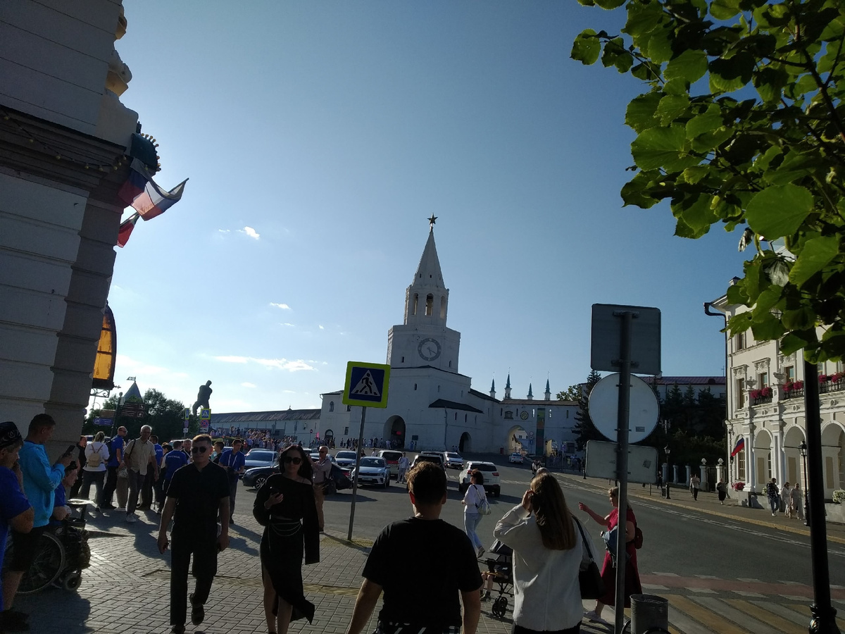 Спасская башня Казанского Кремля - через нее осуществляется вход на территорию комплекса