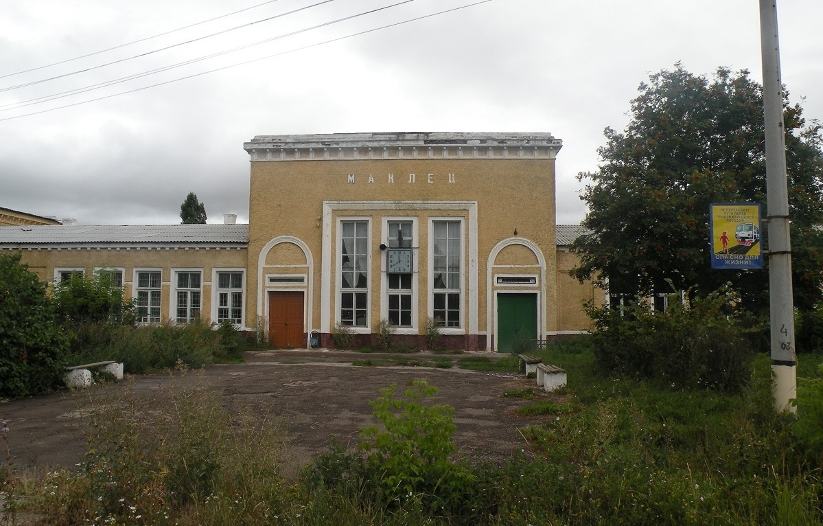 Железнодорожная станция Маклец, расположенная рядом с одноимённой деревней.