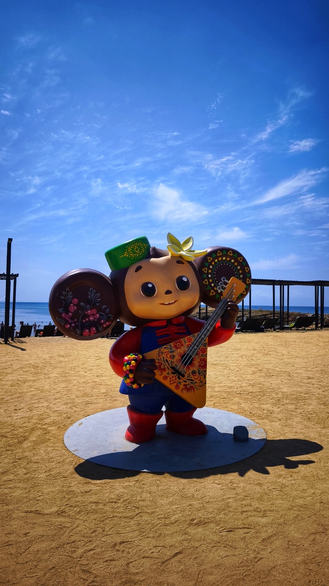 Арт-объекты на фестивале молодёжного искусства. 