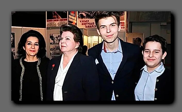 Елена Андрияновна Терешкова, Валентина Владимировна Терешкова и внуки - Алексей Игоревич Майоров, Андрей Андреевич Родионов. Фото из открытых источников