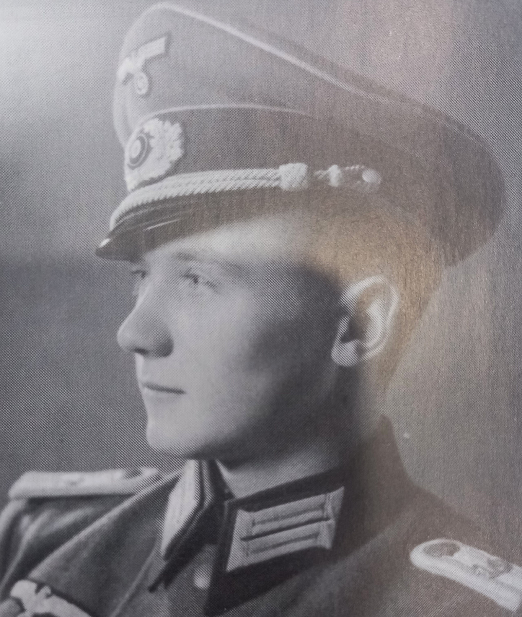 лейтенант Иоахим Фольке – единственный выживший и вернувшийся из плена участник атаки 10 октября.