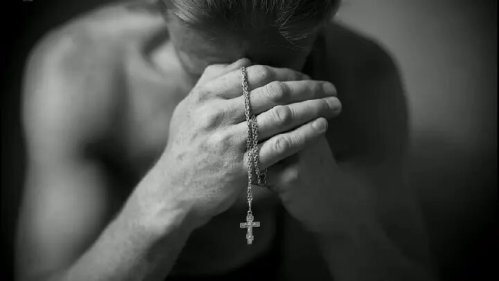 — Что же этот крест может со мной сделать? Отдай его! — потребовал незнакомец, протягивая руку.