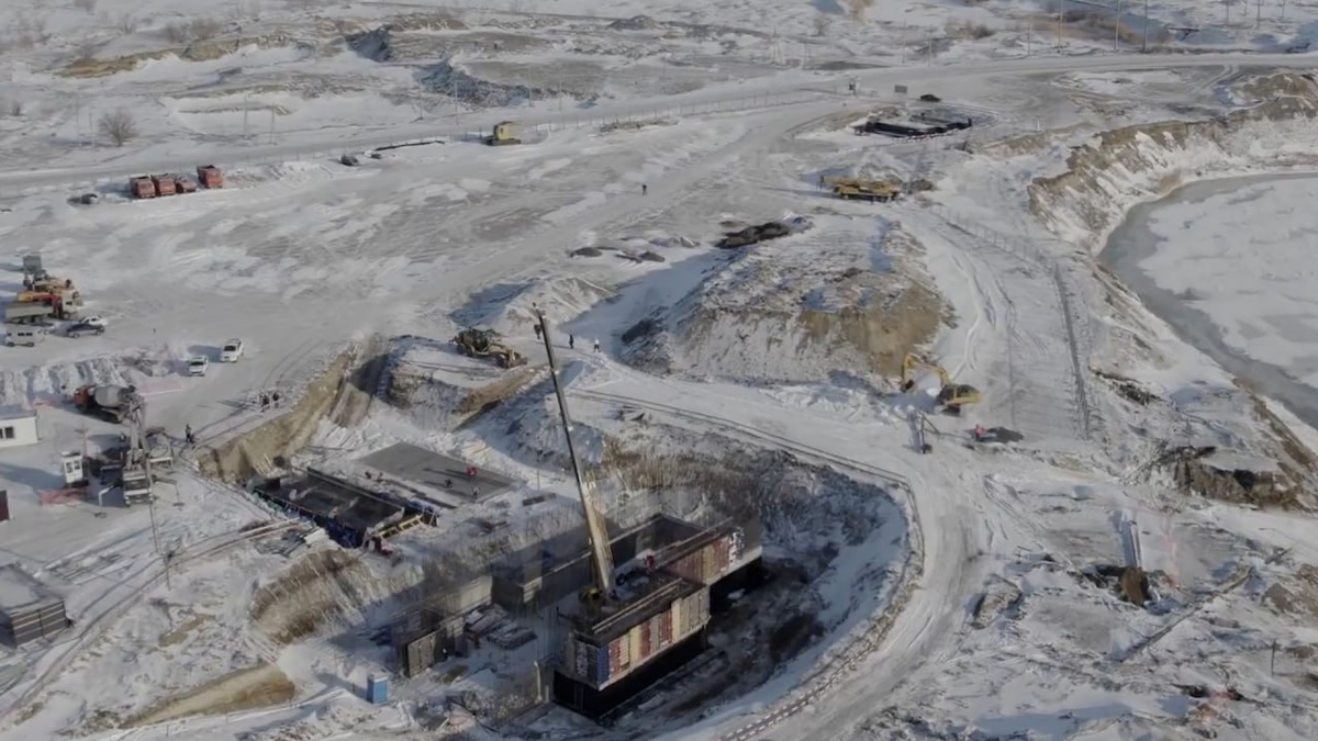 В современных условиях модернизация промышленного оборудования становится критически важной для поддержания конкурентоспособности предприятий. Хочу поделиться опытом реализации сложного проекта по замене приводной системы конвейерного оборудования на одном из крупных горнодобывающих предприятий.
