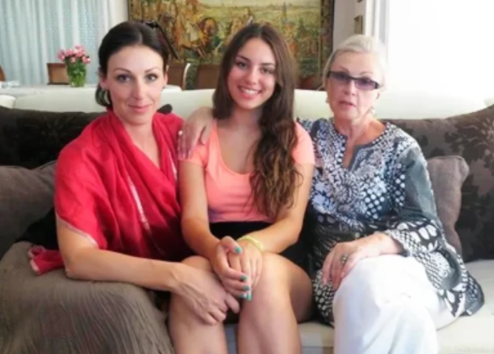 Валентина Титова с дочерью и внучкой