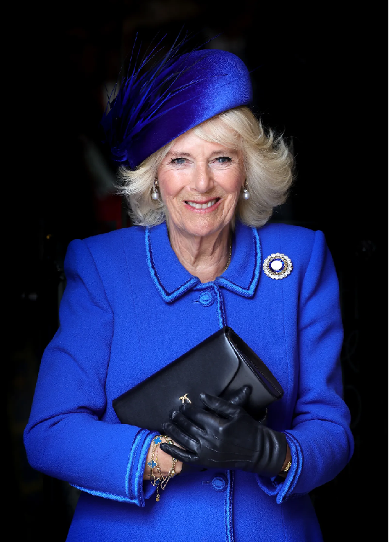 Королева Камилла с сумочкой от Launer London