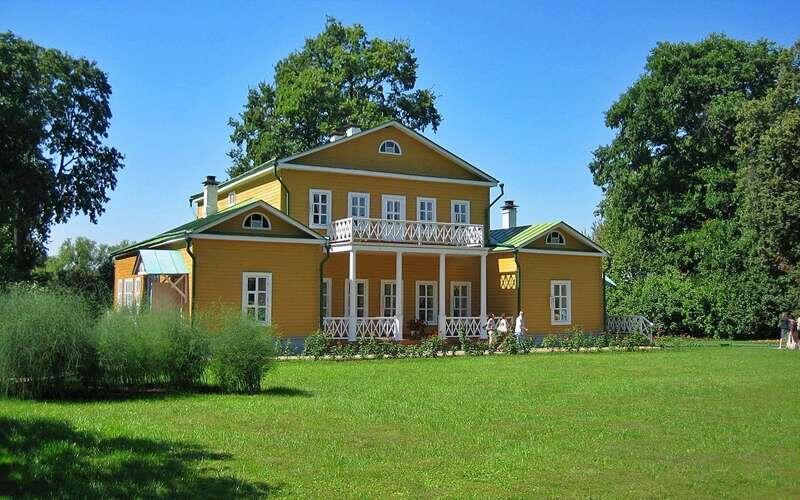 Дом Е.А. Арсеньевой (барский дом) в Тарханах.