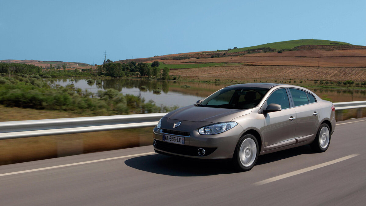 Renault Fluence (Фото: auto.ru)