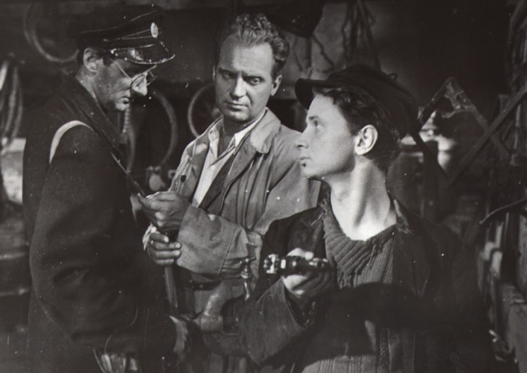 Кадр из фильма «Кто он?» (1956)