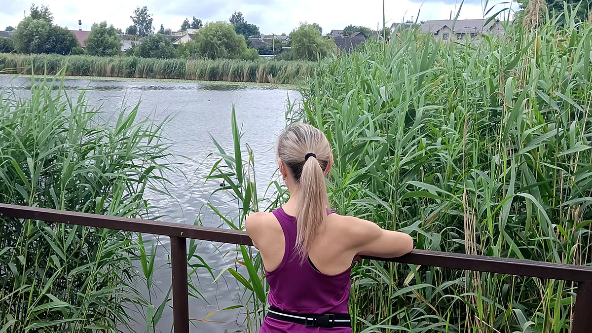 4 место в категории 41-50 лет. Довольна собой! Вид на озеро.