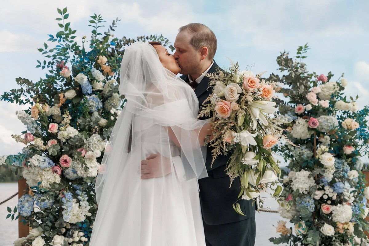 Фото со свадьбы блогера Дмитрия Куплинова. Источник: t.me/Kuplinov_Telegram/777   📷