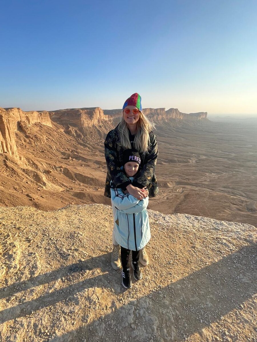 За детьми приглядывайте в оба глаза!)