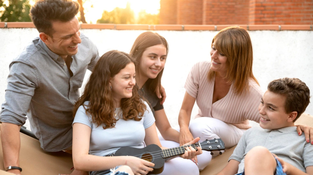    Холодный мир: как влияют группы на отношения детей и родителей