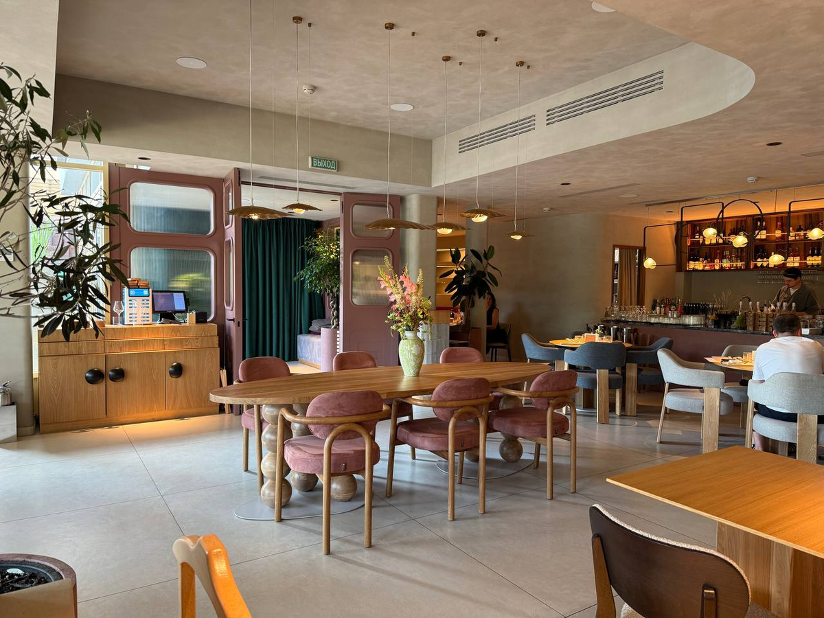 Вид на вход