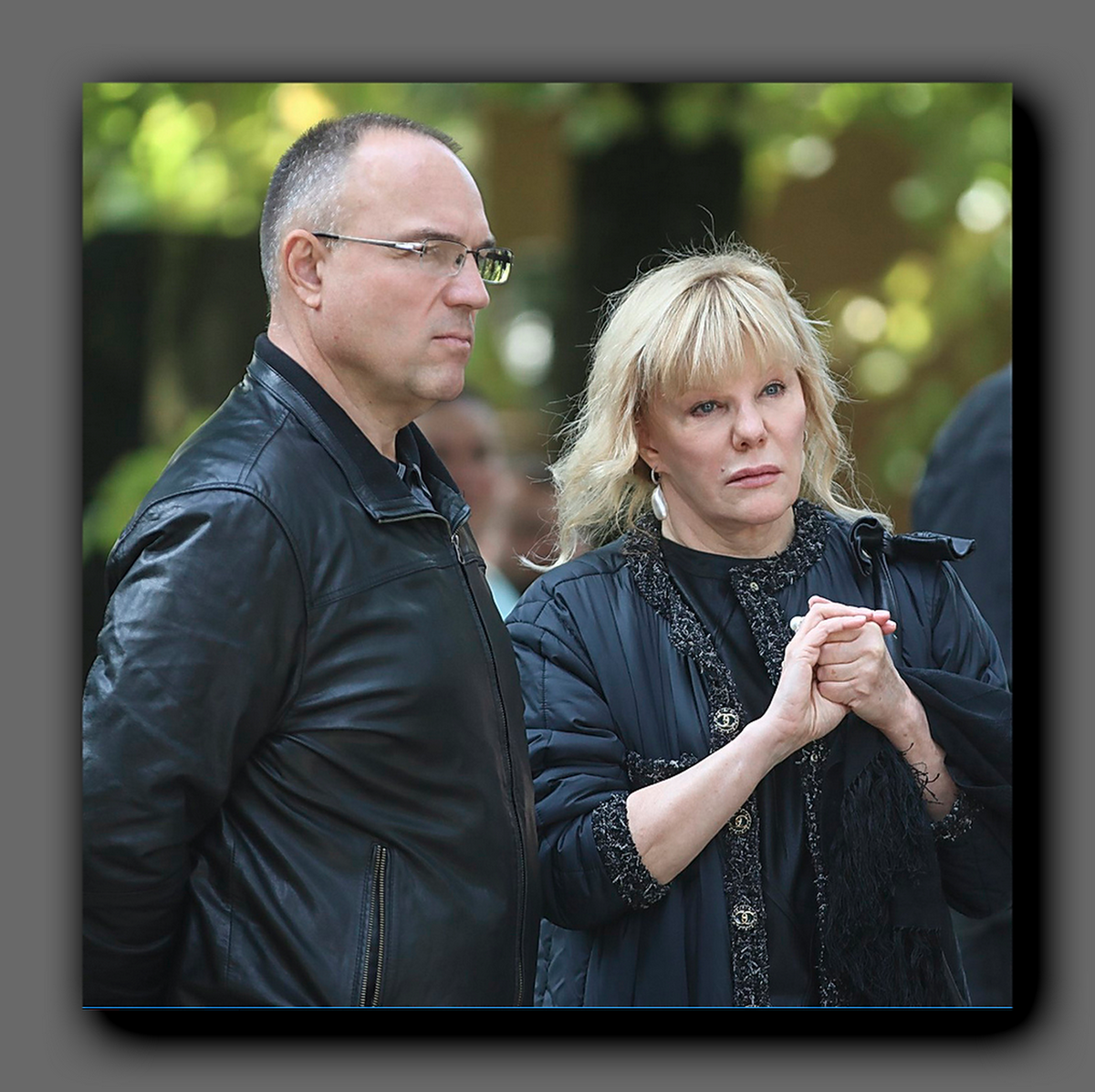 1 октября 2019-го. Александра Захарова во время прощания с отцом на Новодевичьем. Фото из открытых источников