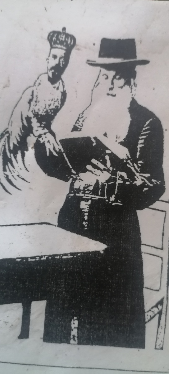 Предреволюционная открытка, на которой изображен раввин, на руке которого - "жертвенный петух" с головой Николая II.