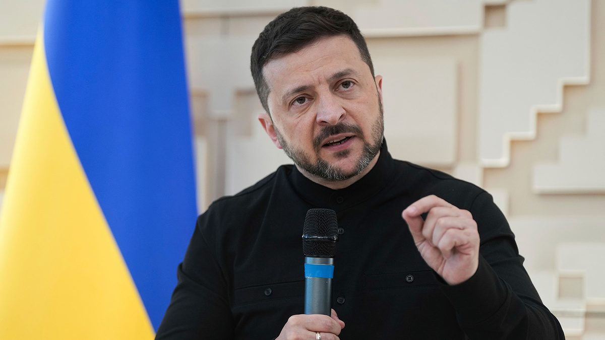   Evgeniy Maloletka / AP