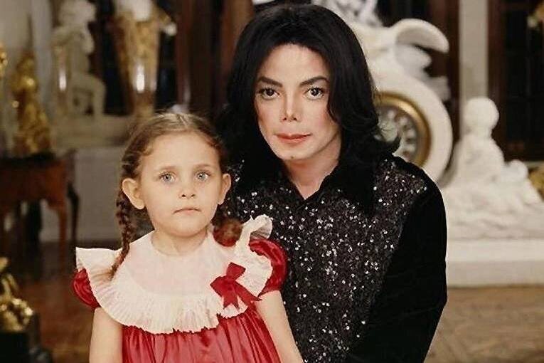 Пэрис Джексон с отцом Майклом Джексоном. Фото: соцсети