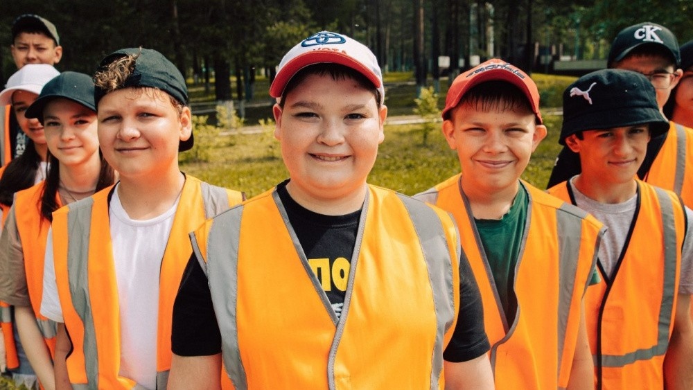    Трудоустроенные подростки в Югре будут выходить на смены в брендированной одежде