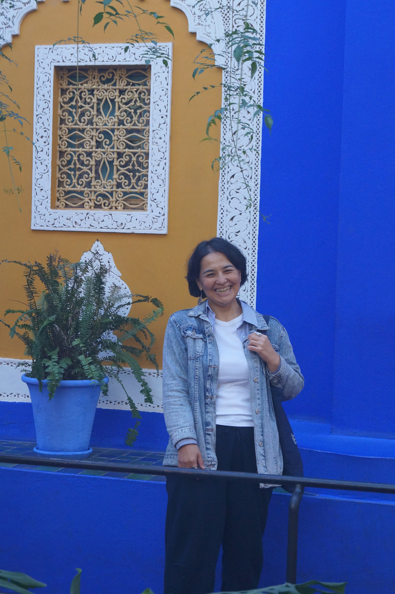 Неочевидный минус самостоятельных путешествий: фотографировать просишь случайных людей. Результат в 99% вот такой)))) Без изрядной самоиронии - будет грустно