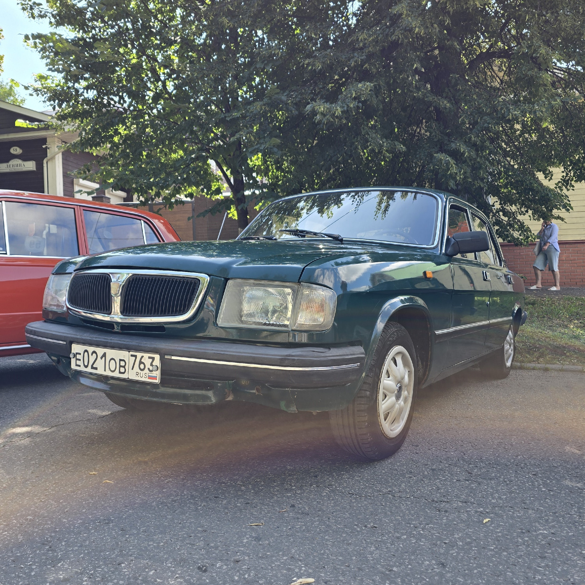 ГАЗ-3110 "Волга" 1998 года выпуска.