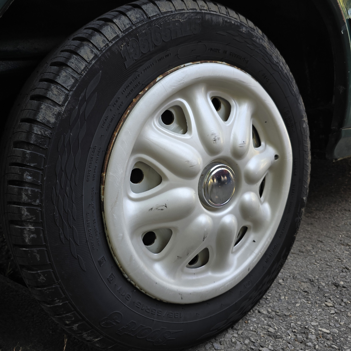 Сами диски здесь уже смешных, по сегодняшним меркам, размеров - 15 дюймов.