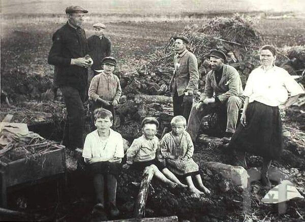 Раскулаченная семья. Фото 30-х годов из открытых источников
