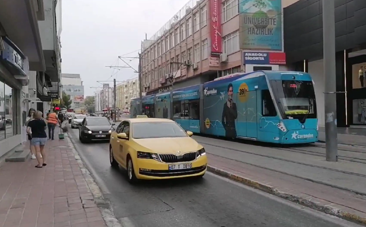 Используйте приложения (BiTaksi).
