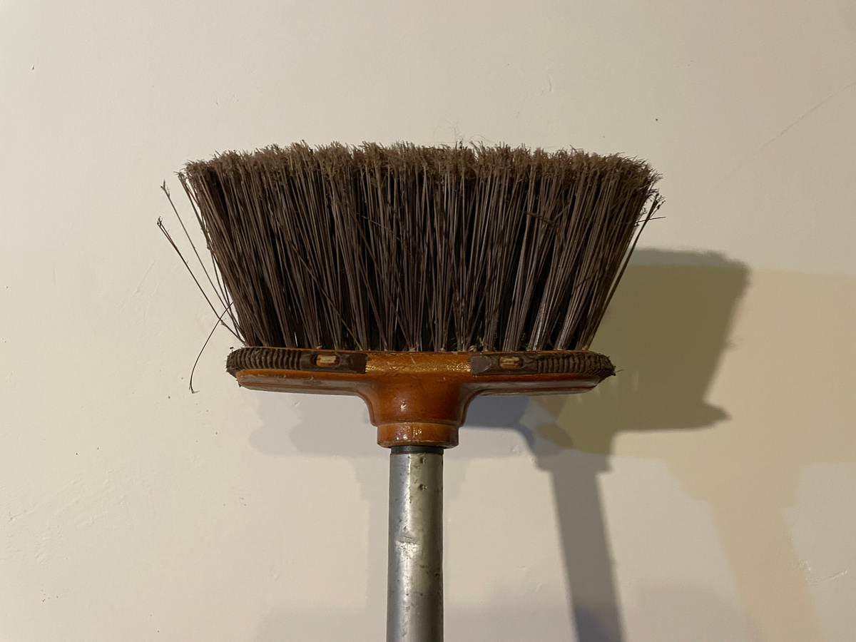 Это моя щетка для "подметания" потолка