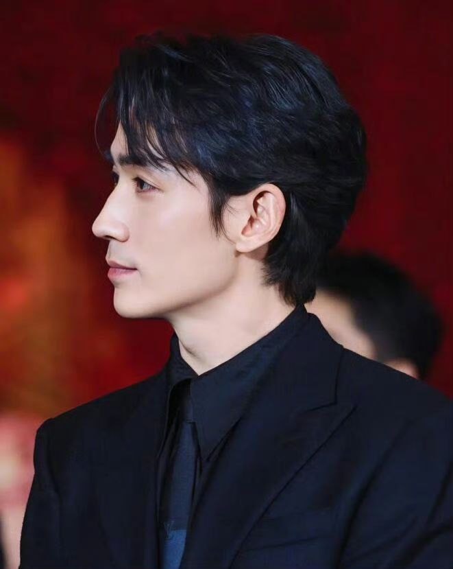 Чжу Илун. Больше фото в галерее...