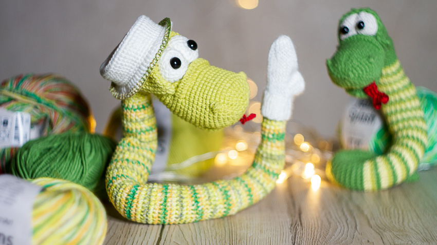 Мастер-класс на мою змейку можно найти у меня на канале в разделе Видео. Носка там нет!