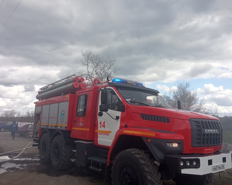     В Курской области комбайн сгорел из-за короткого замыкания в моторном отсеке
