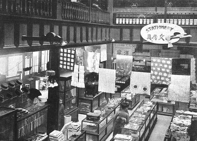 Отдел текстиля в универмаге Сирокия