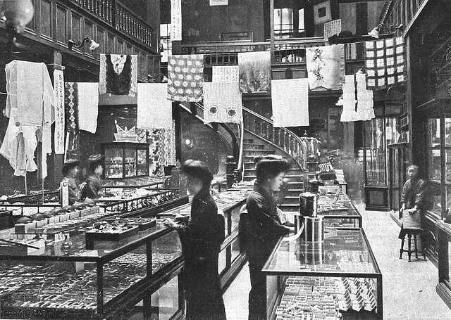 Отдел текстиля в универмаге Сирокия