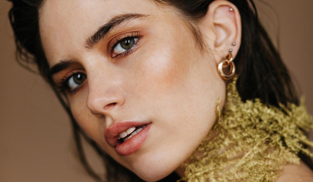     Бронзовый макияж: трендовый образ, который идет всем