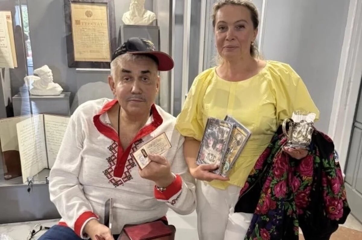    Станислав Садальский в канашском краеведческом музее.