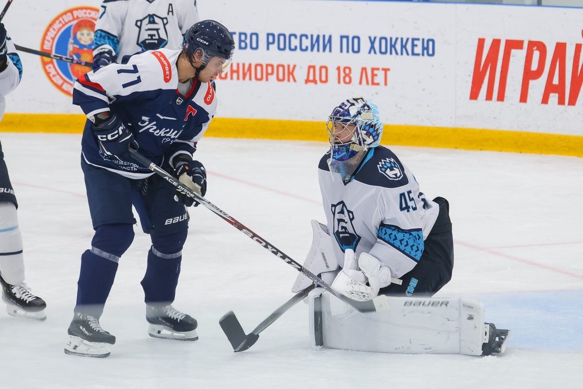    У ворот «Норильска» – омский новичок нижегородской команды Руслан Газизов